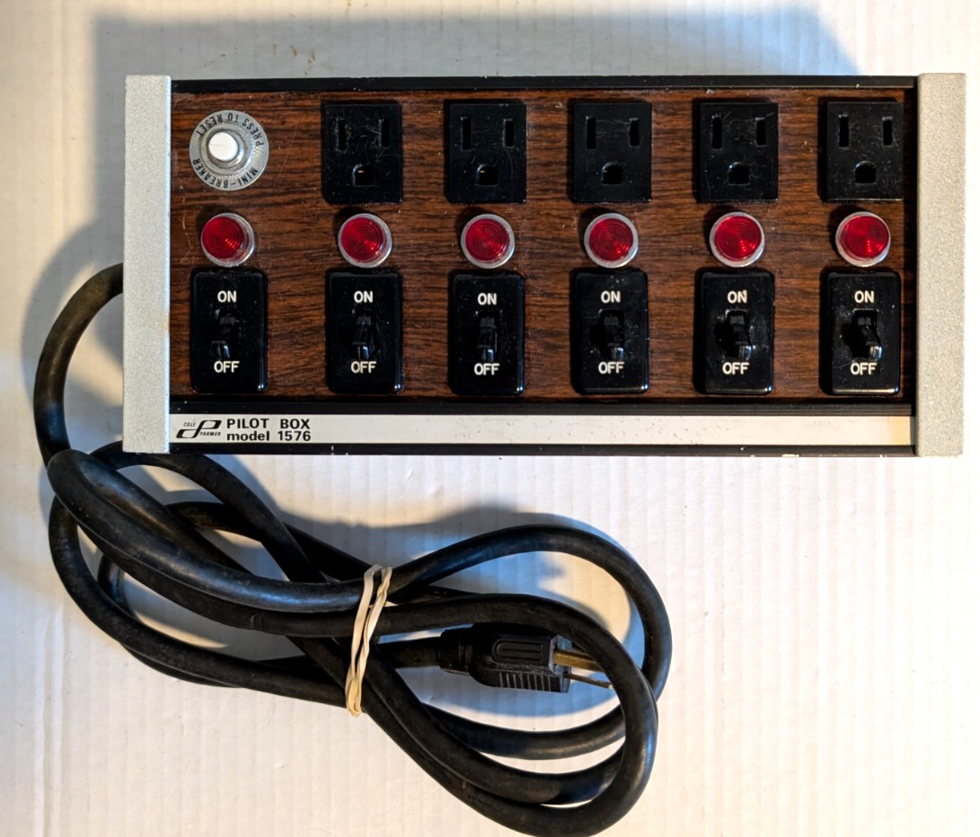 Cole Parmer Pilot Box Model 1576 Power Management Switch Control Box - Tested Cole Parmer Pilot Box Model 1576 Power Management Switch Control Box - Tested