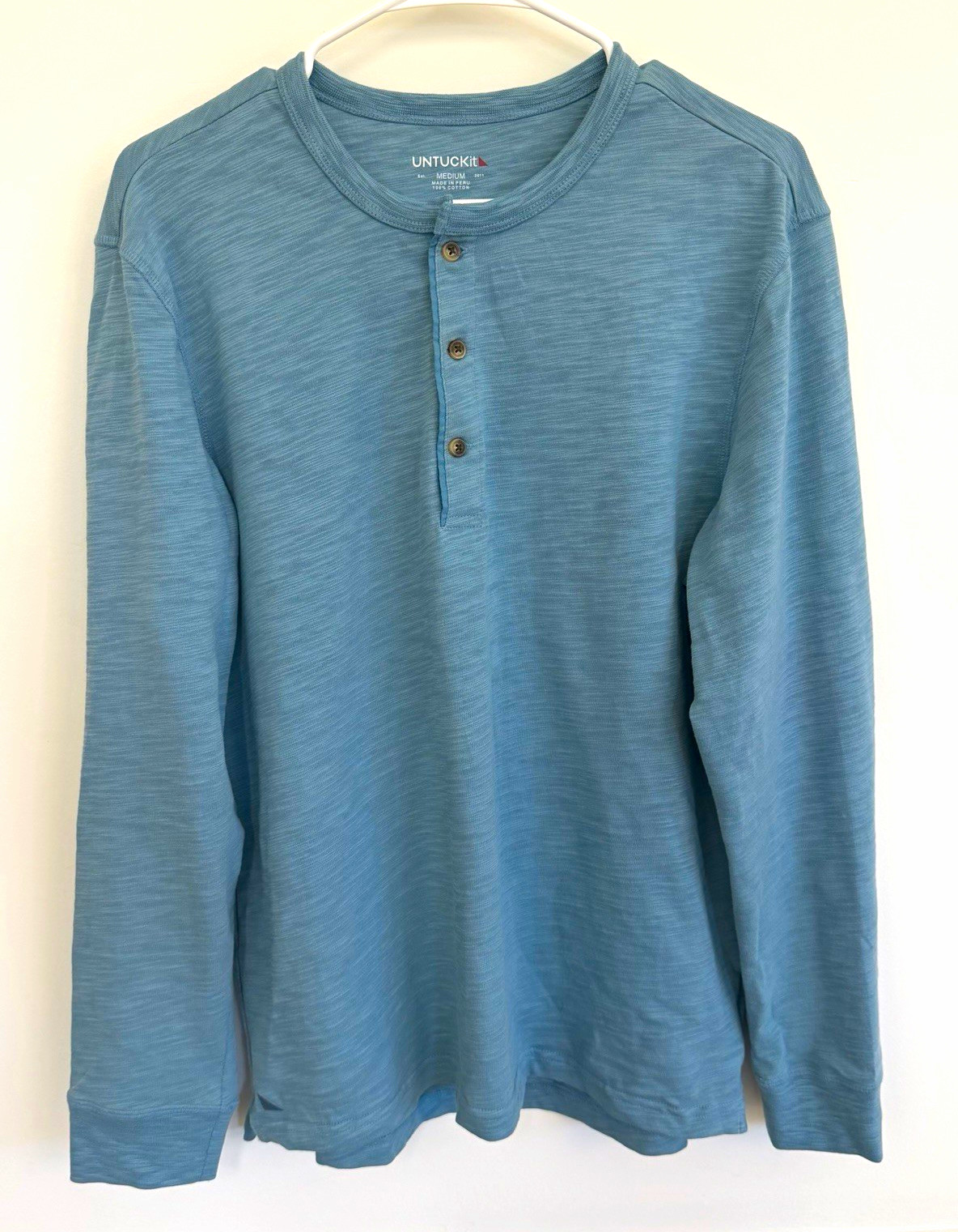 UNTUCKit Men\'s Solid Blue Henley Long Sleeve 100% Cotton Button Pullover M