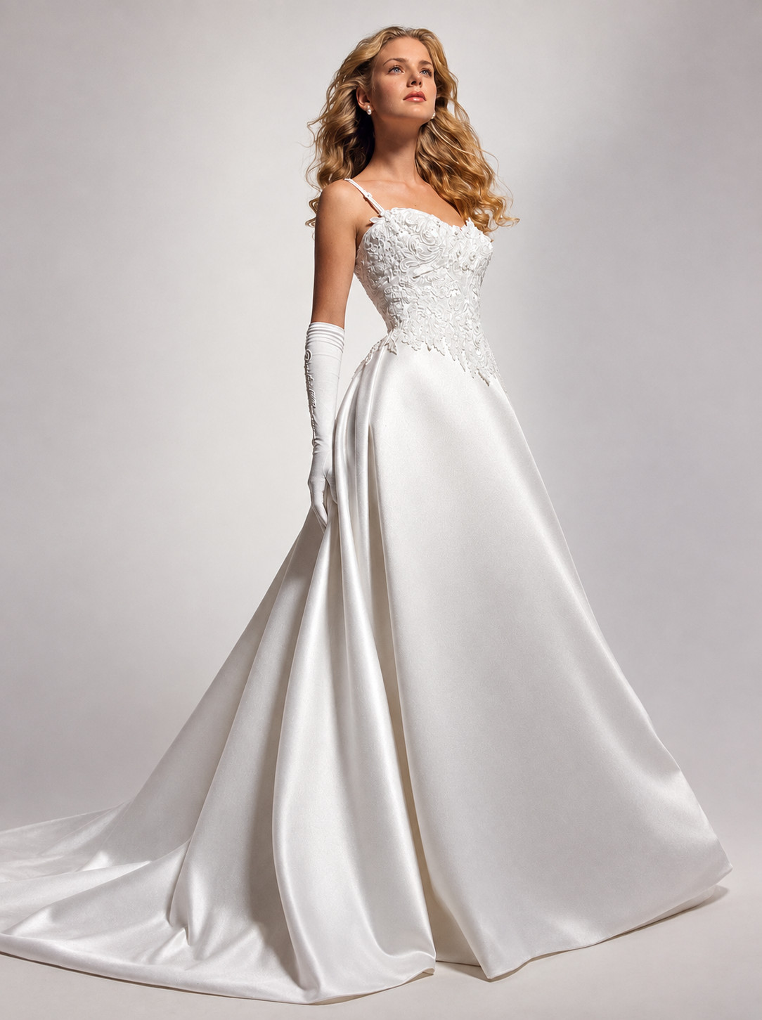 Vintage wedding dress, dry cleaned, preserved in the box