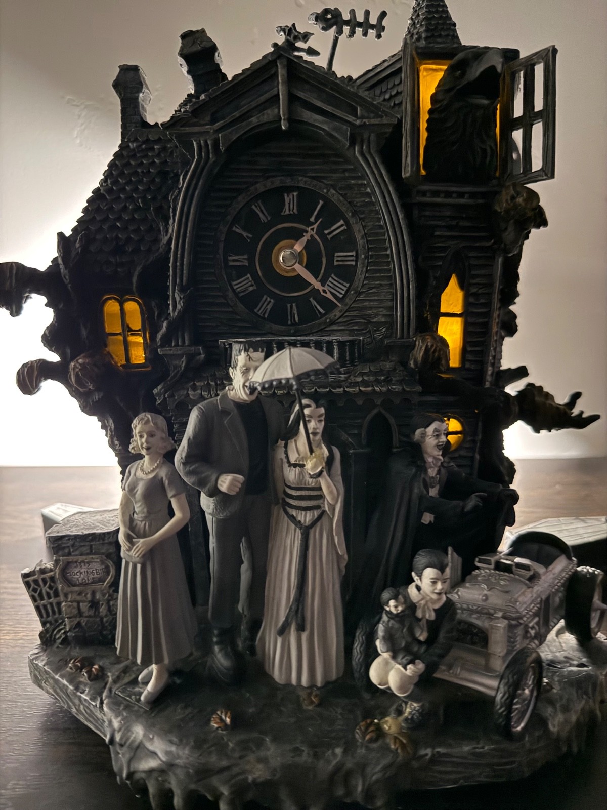 The Munsters Cuckoo Clock Bradford Exchange Limited Edition FULLY WORKING The Munsters Cuckoo Clock Bradford Exchange Limited Edition FULLY WORKING