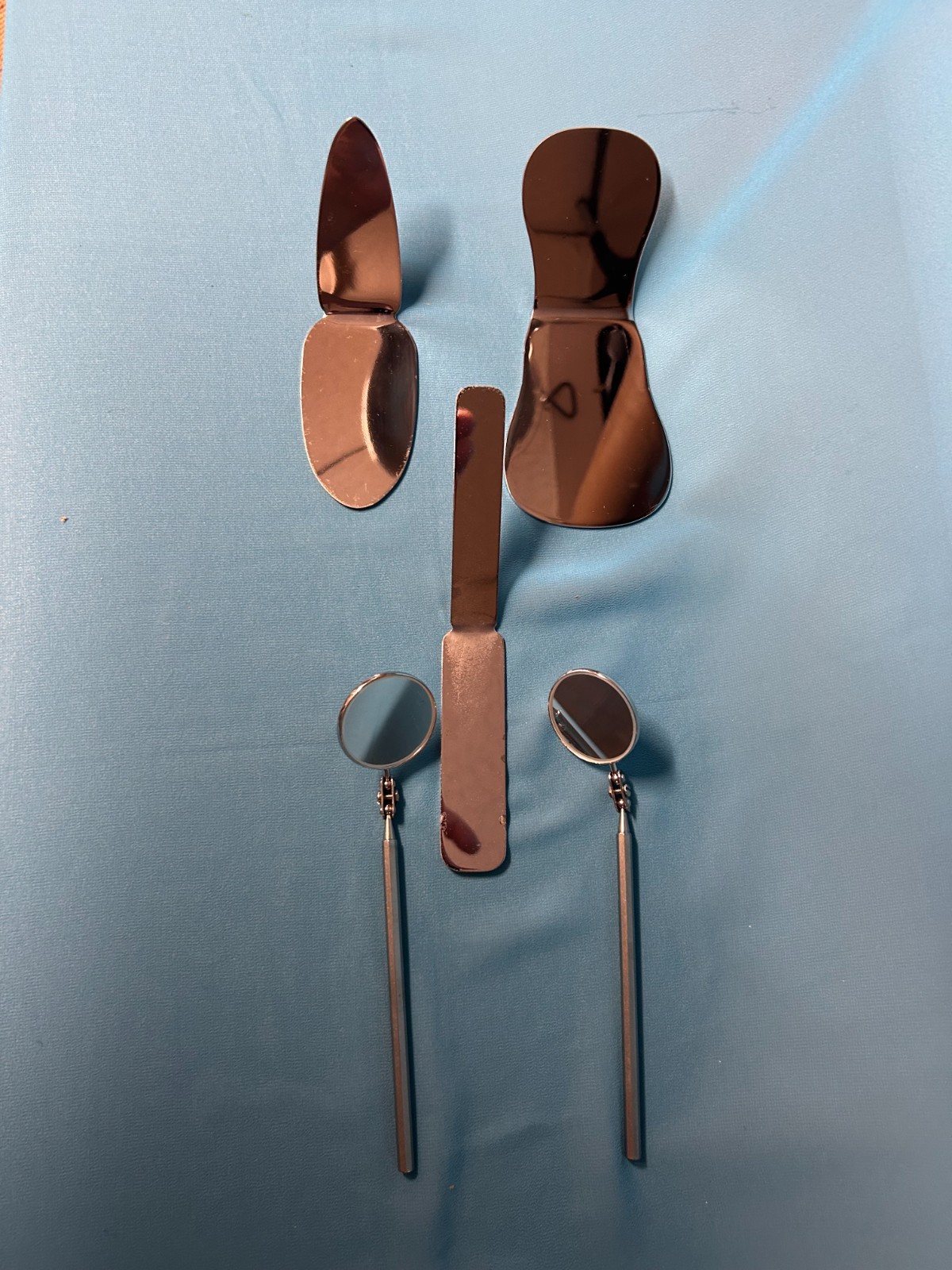5 different dual sided mirrors for complete intra oral photography.