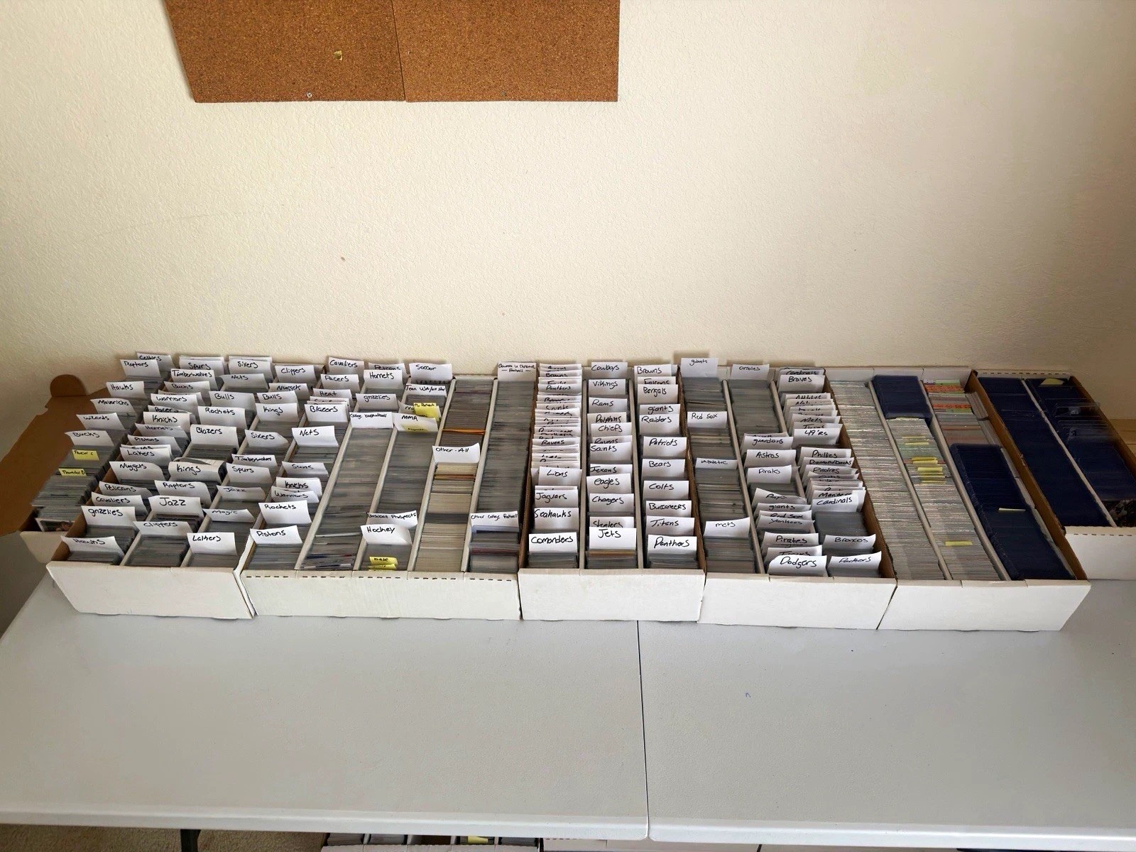 150 Bulk Card Lot All Rookie/Insert/Color/Numbered, Autos, relics Guarenteed Hit