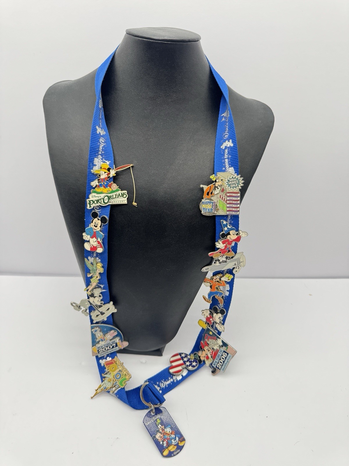 Disney WDW Pin Trading Lanyard Lot 14 Pins 2006 2007 New Years Mickey LE Disney WDW Pin Trading Lanyard Lot 14 Pins 2006 2007 New Years Mickey LE