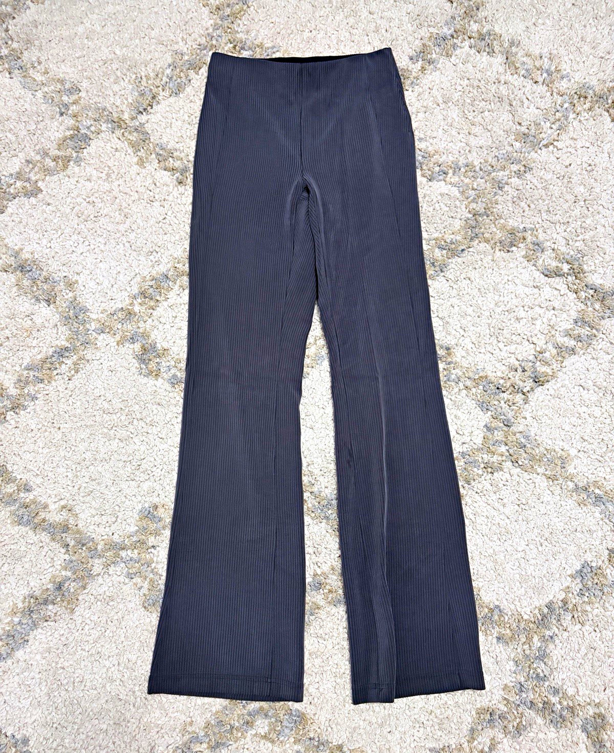Lululemon Athletica Women\'s Gray Ribbed Flared Pull-On Yoga Pants Size 6
