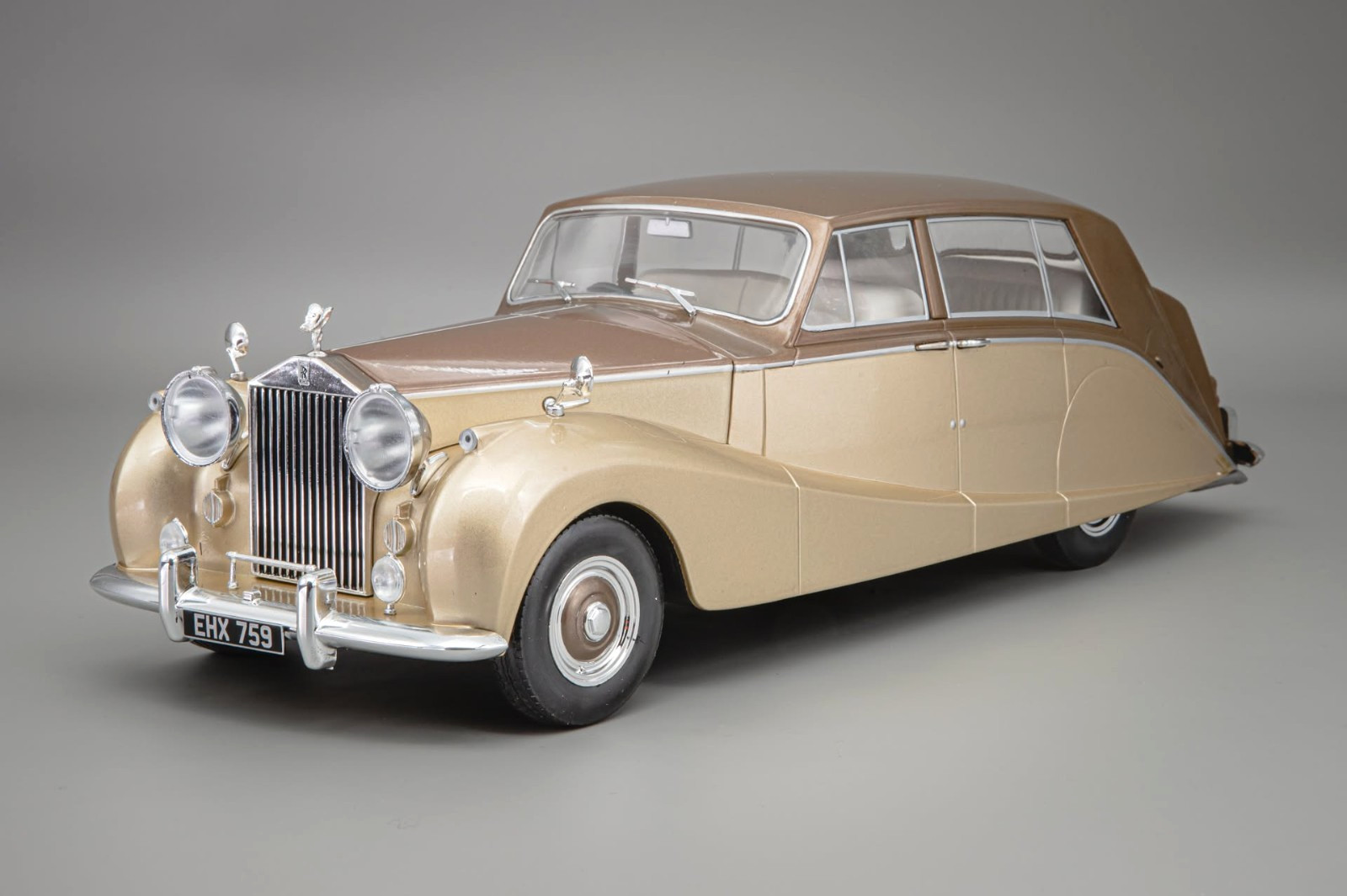 MCG 1/18 DIECAST 1956 ROLLS ROYCE SILVER WRAITH HOOPER EMPRESS BROWN OVER GOLD