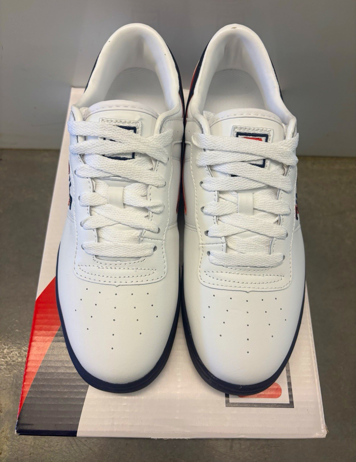 FILA Original Fitness White Low Top Lace Up Men\'s Sneakers Navy/Red Accents FILA Original Fitness White Low Top Lace Up Men\'s Sneakers Navy/Red Accents