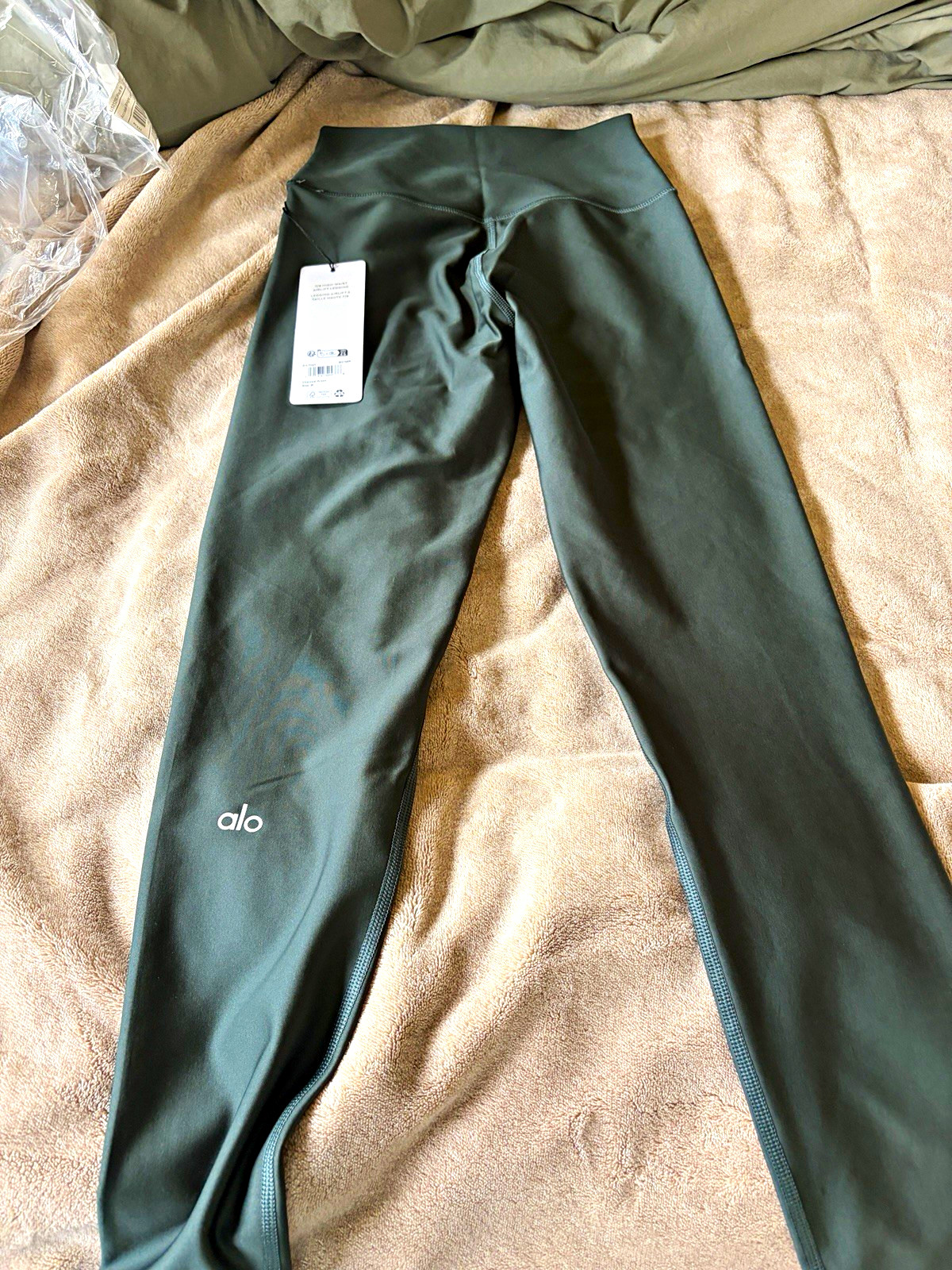 Alo Yoga Airlift High-Rise 7/8 Leggings Charcoal Green Women’s Size M Alo Yoga Airlift High-Rise 7/8 Leggings Charcoal Green Women’s Size M