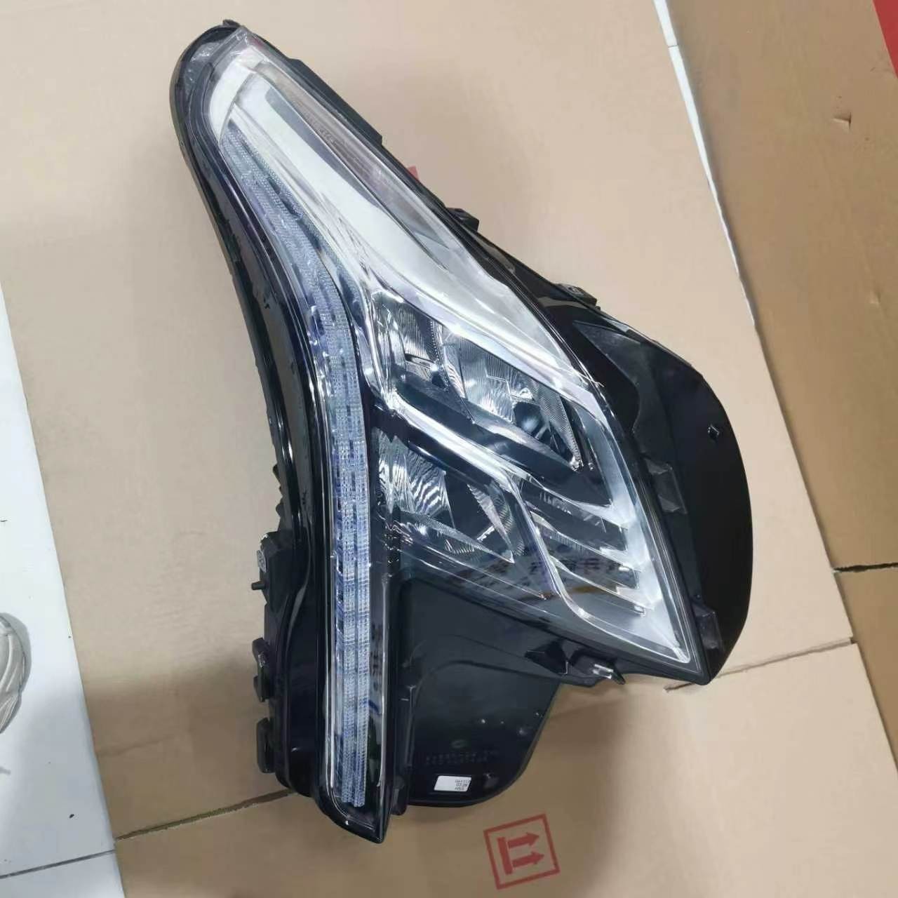 2016 2017 2018 CADILLAC CT6 RH PASSENGER W/INTELLI BEAM HEADLIGHT OEM NEW 2016 2017 2018 CADILLAC CT6 RH PASSENGER W/INTELLI BEAM HEADLIGHT OEM NEW