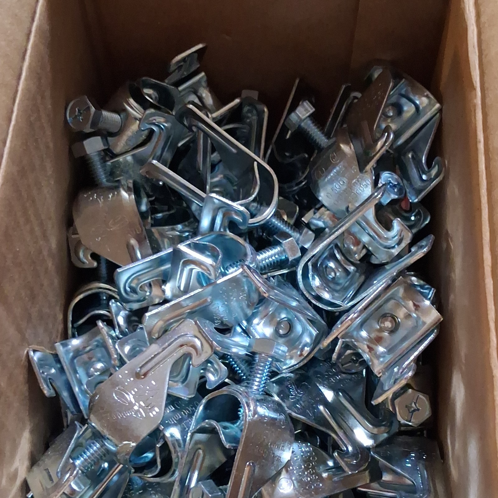 Box 100pc CPC050 Cobra 1/2 in EMT/Rigid Conduit Clamp Silver Metal Screw