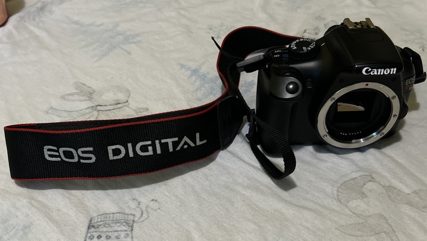 Canon EOS Rebel T3 1100D DSLR w EF-S 18-55mm II IS Zoom lens AF Digital Camera