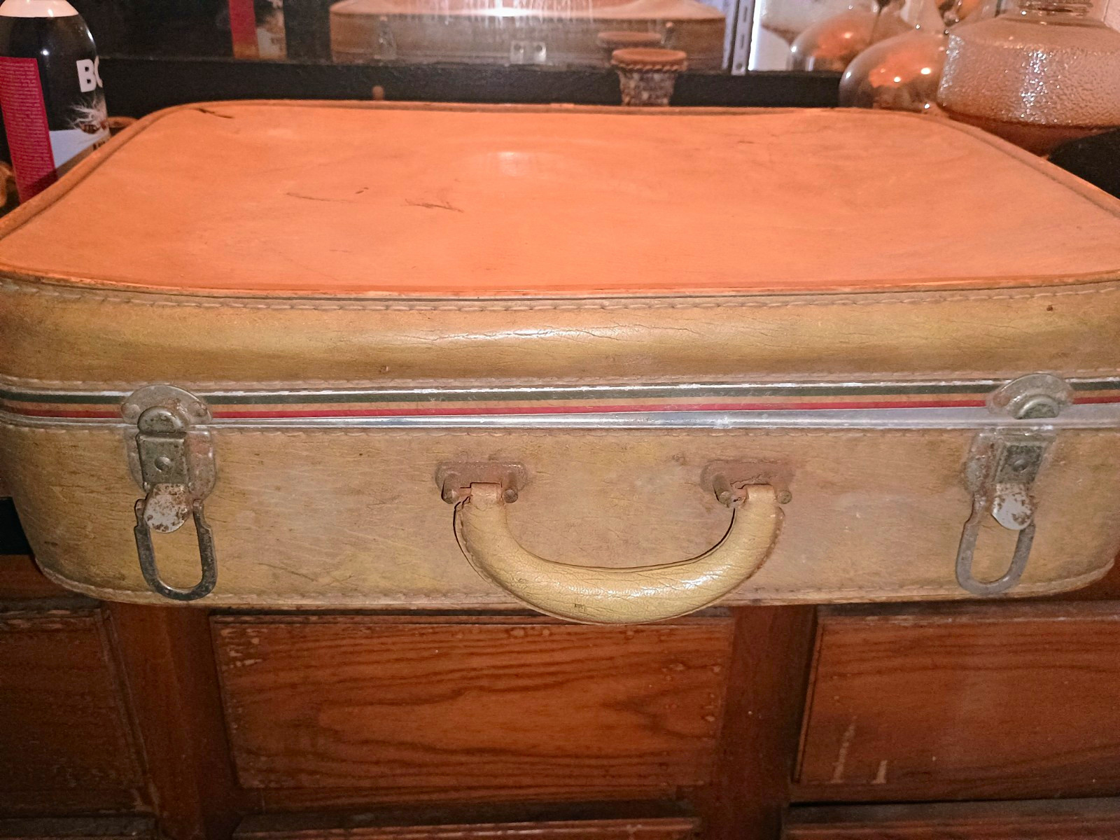 True Vintage Beige Hard Faux Leather Suitcase Up to 40L, Locking