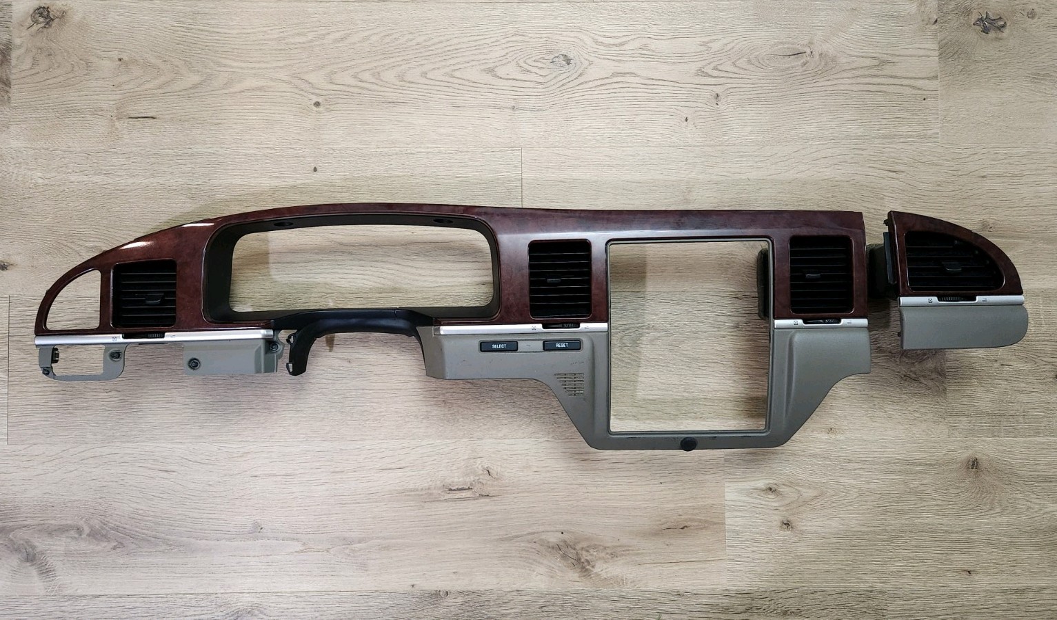 03-11 Lincoln Town Car Dash Instrument Cluster Bezel with all 4 vents wood/tan