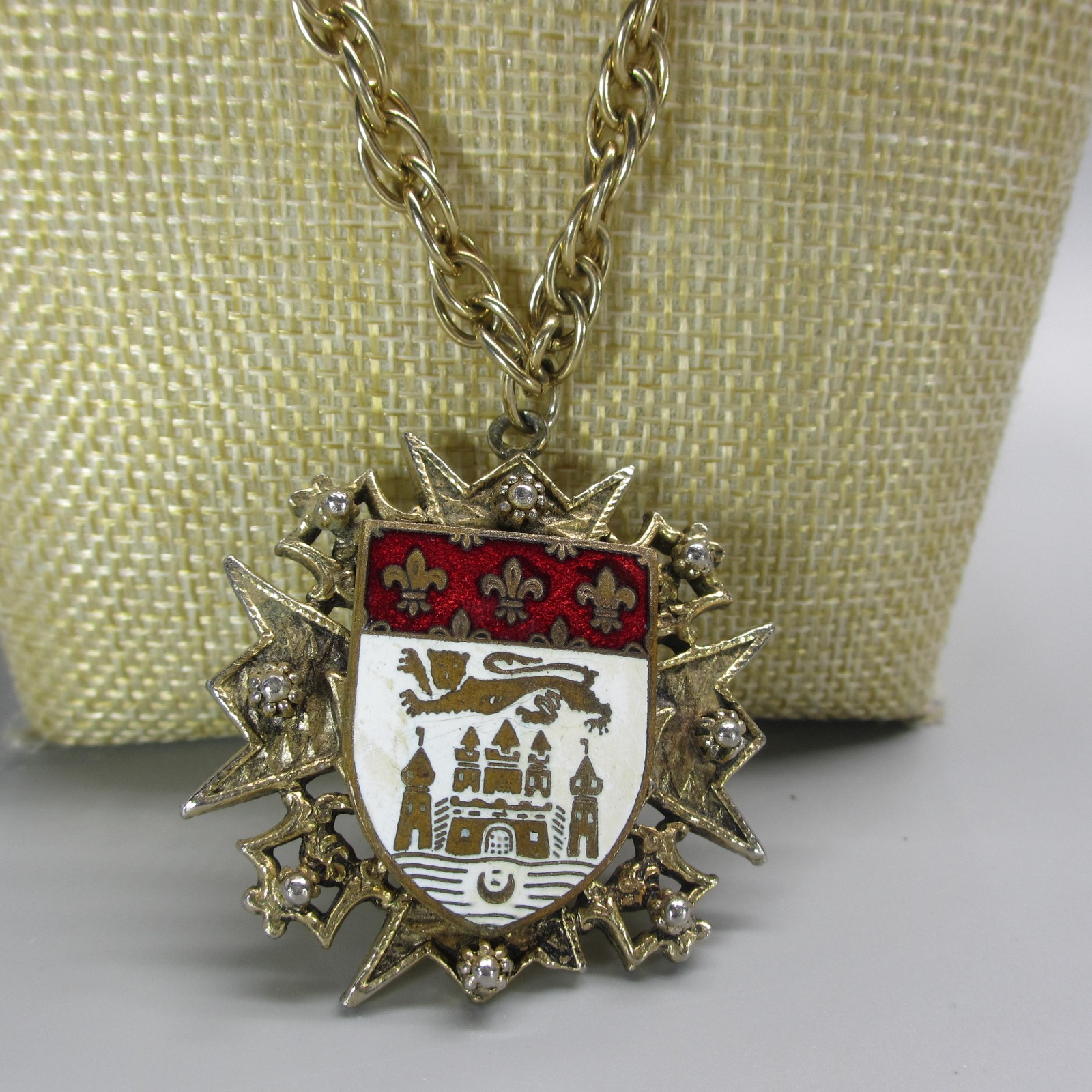 Vintage Heraldic Necklace Pendant Crest 24 Inch Vintage Heraldic Necklace Pendant Crest 24 Inch