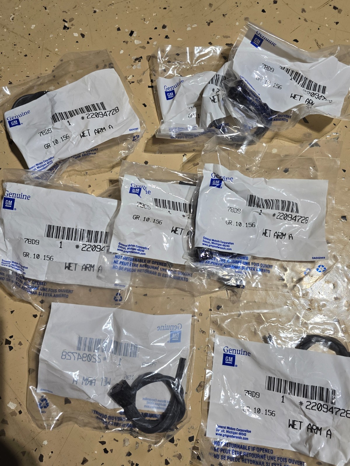 GM 22094728 LH Windshield Wiper Nozzle 88-93 Regal 92-98 Skylark Qty 1 / 8 avail