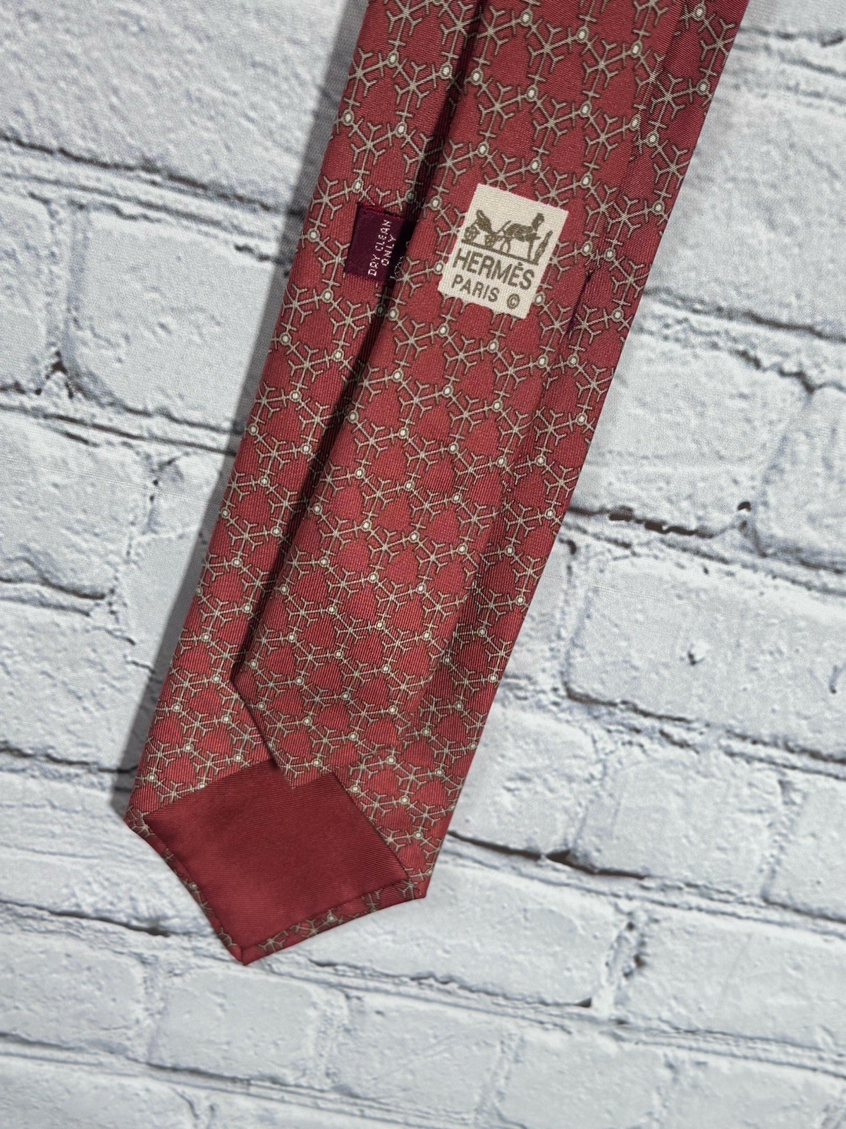 Hermès Paris Rust Orange Brown Tan Cream Geometric Silk Tie Logo Accent 7106 OA Hermès Paris Rust Orange Brown Tan Cream Geometric Silk Tie Logo Accent 7106 OA