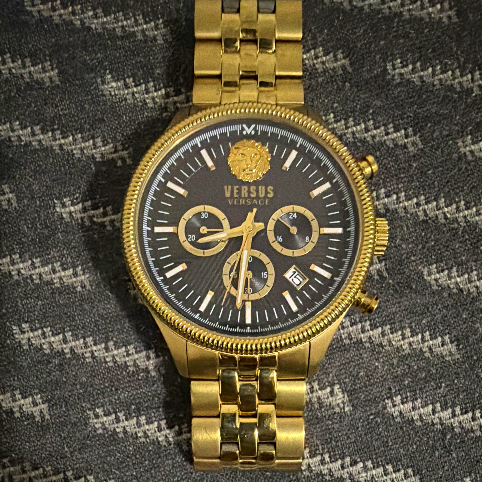 Versus Versace Men\'s Quartz Chronograph Date Gold Bracelet Watch Black Dial Versus Versace Men\'s Quartz Chronograph Date Gold Bracelet Watch Black Dial