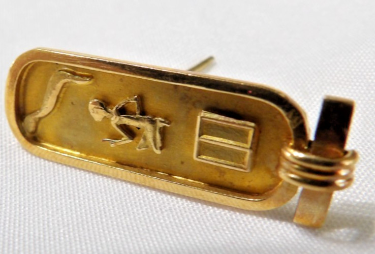 VINTAGE 18K OR 14K GOLD EGYPTIAN CARTOUCHE LAPEL TIE PIN HIEROGLYPHICS 750 VINTAGE 18K OR 14K GOLD EGYPTIAN CARTOUCHE LAPEL TIE PIN HIEROGLYPHICS 750