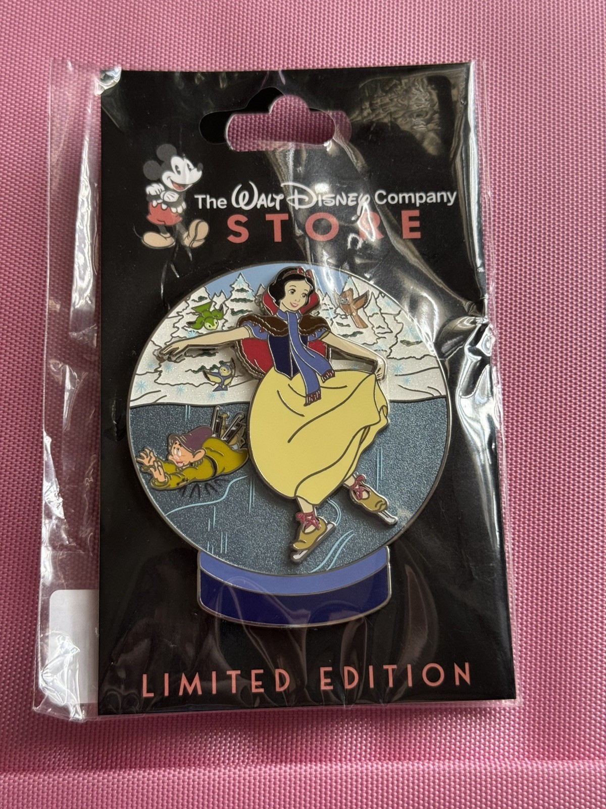 DEC TWDCS Disney 2025 Winter Memories Snow Globe Pin Snow White LE 400