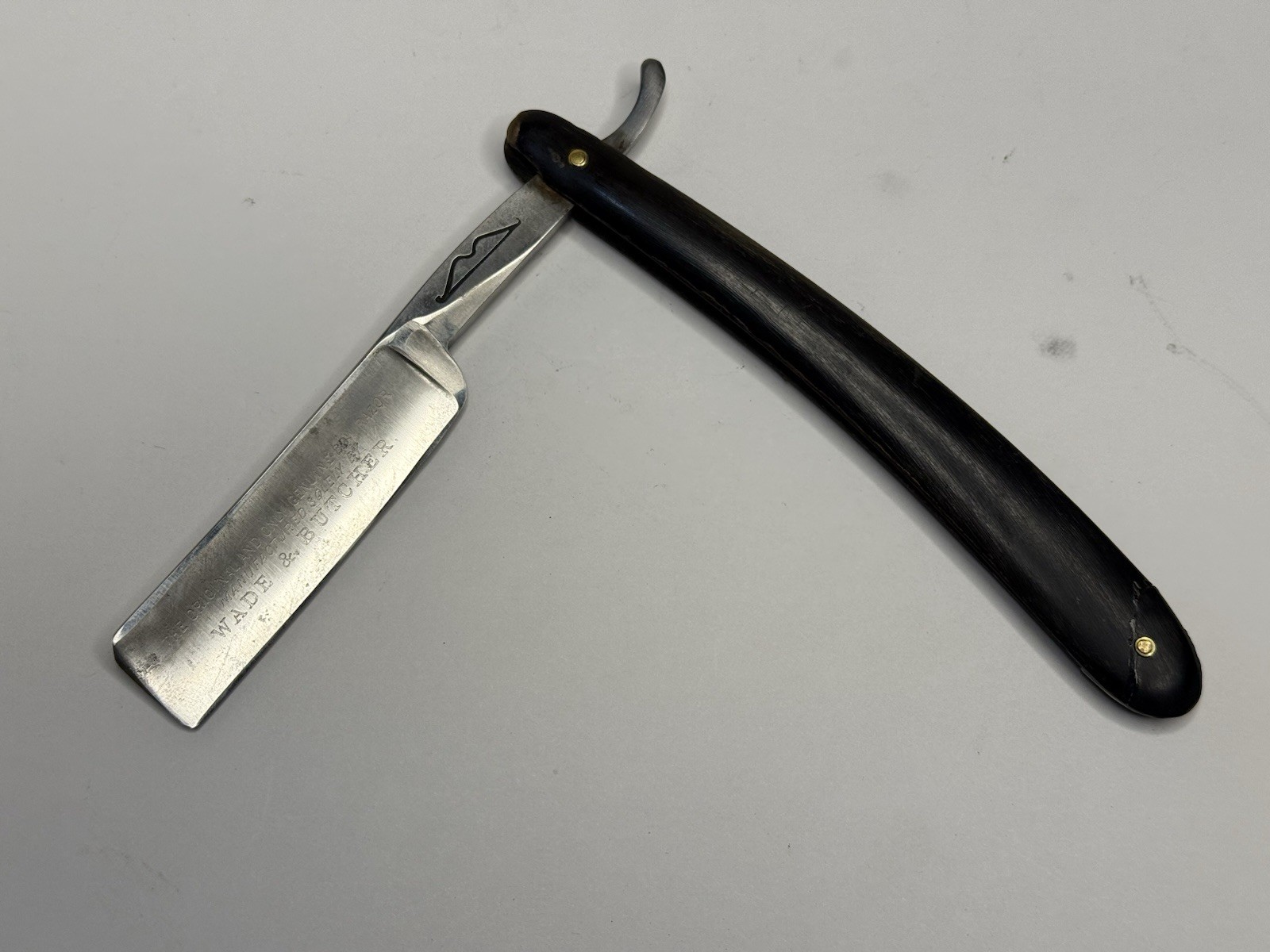 Wade & Butcher Genuine Bow Razor 6/8 Square Point Straight Razor Shave Ready