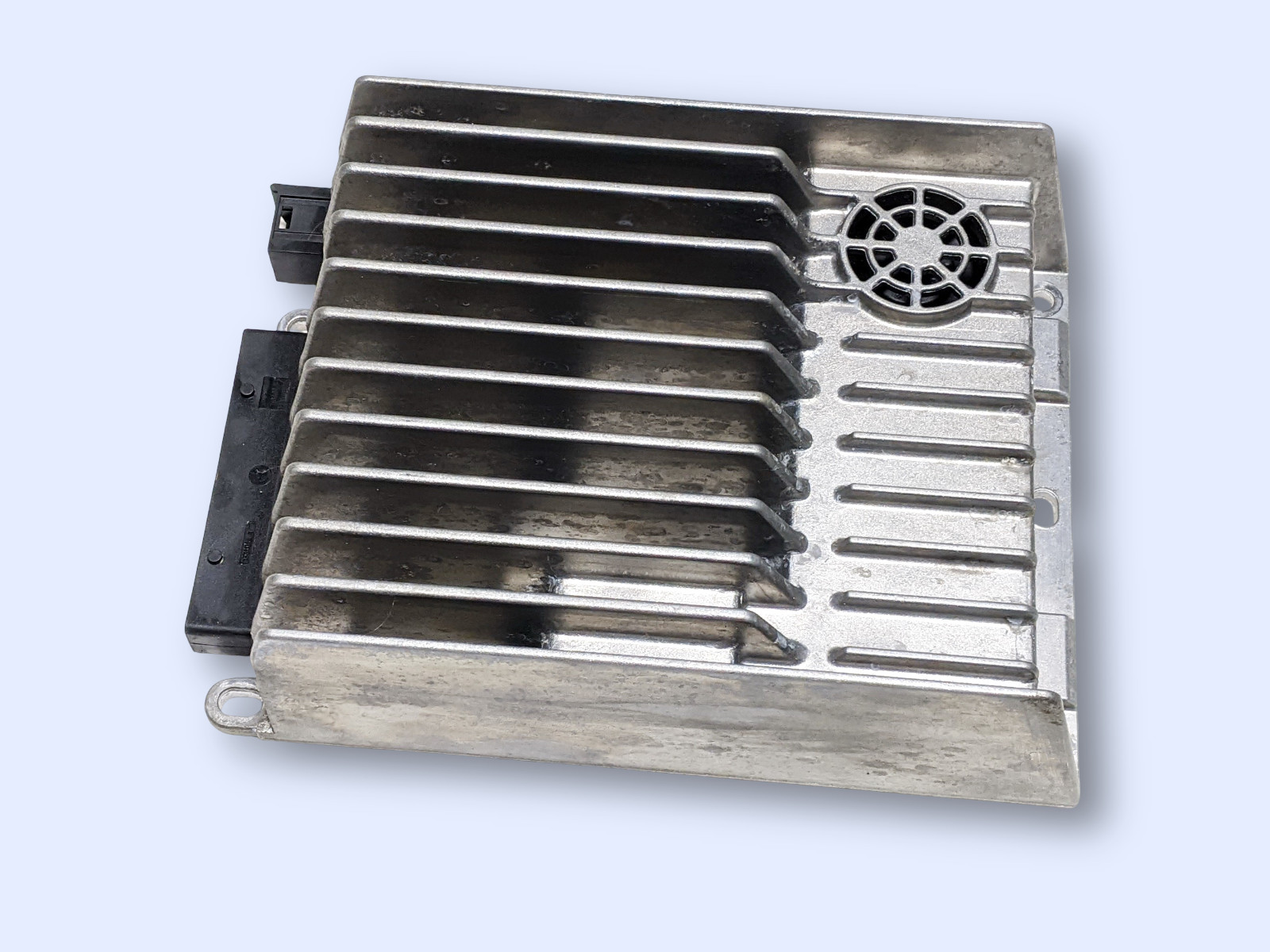 2008–2011 Mercedes-Benz W204 amplifier 2048706690