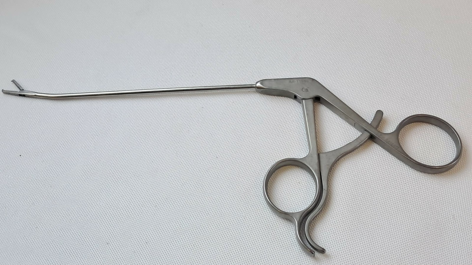 Arthrex AR-11910 Arthroscopic Mini Grasper 15° Up 2.75mm w/ Ratcheting Handle