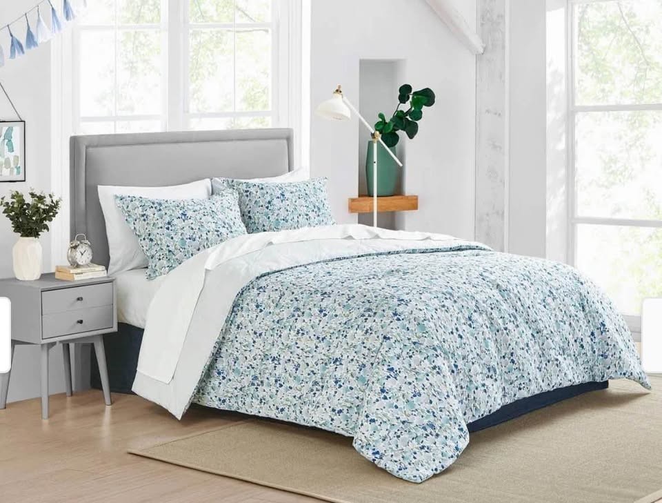 Poppy & Fritz Olivia Cotton Blue Duvet Cover Set MSRP: $55 - King