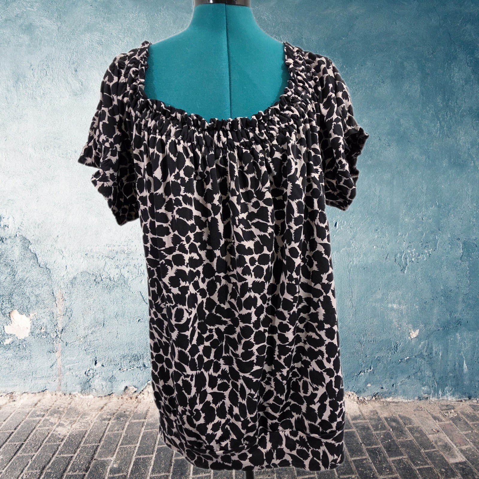 Worthington Blouse Round Neck Black/Grey Short Sleeve Lined Career Top - Large Worthington Blouse Round Neck Black/Grey Short Sleeve Lined Career Top - Large
