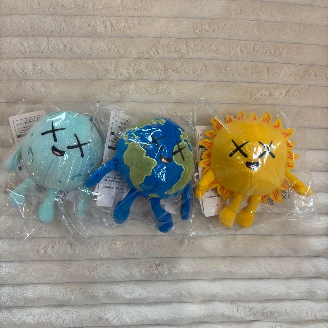 KAWS x UNIQLO UNIVERSE Charm 3 Set Earth Sun Moon Complete Set 2026