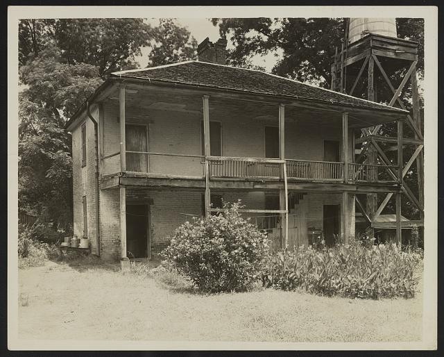 Photo:Natchez Mississippi Lansdowne 1938 Plantation House Water Tower