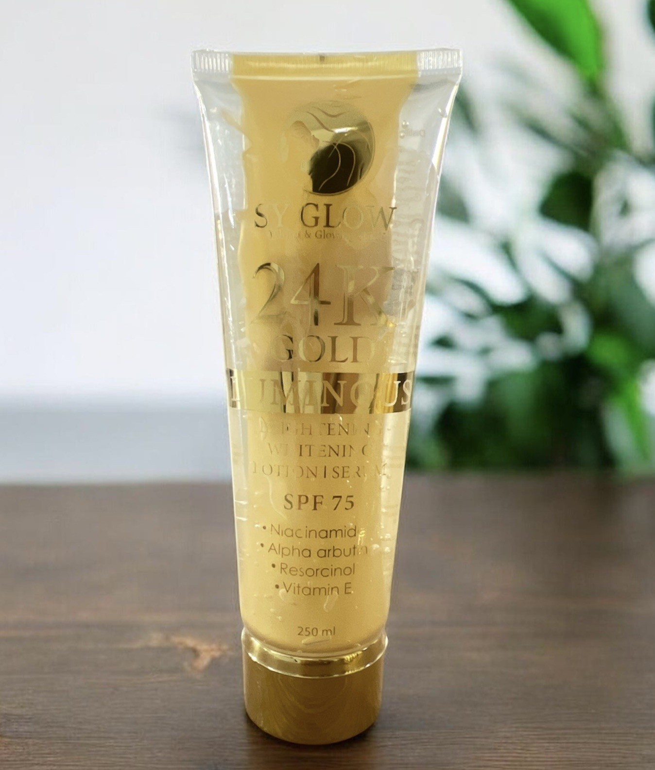 SY GLOW 24K Luminous Brightening Lotion SPF 75 (250ml) SY GLOW 24K Luminous Brightening Lotion SPF 75 (250ml)