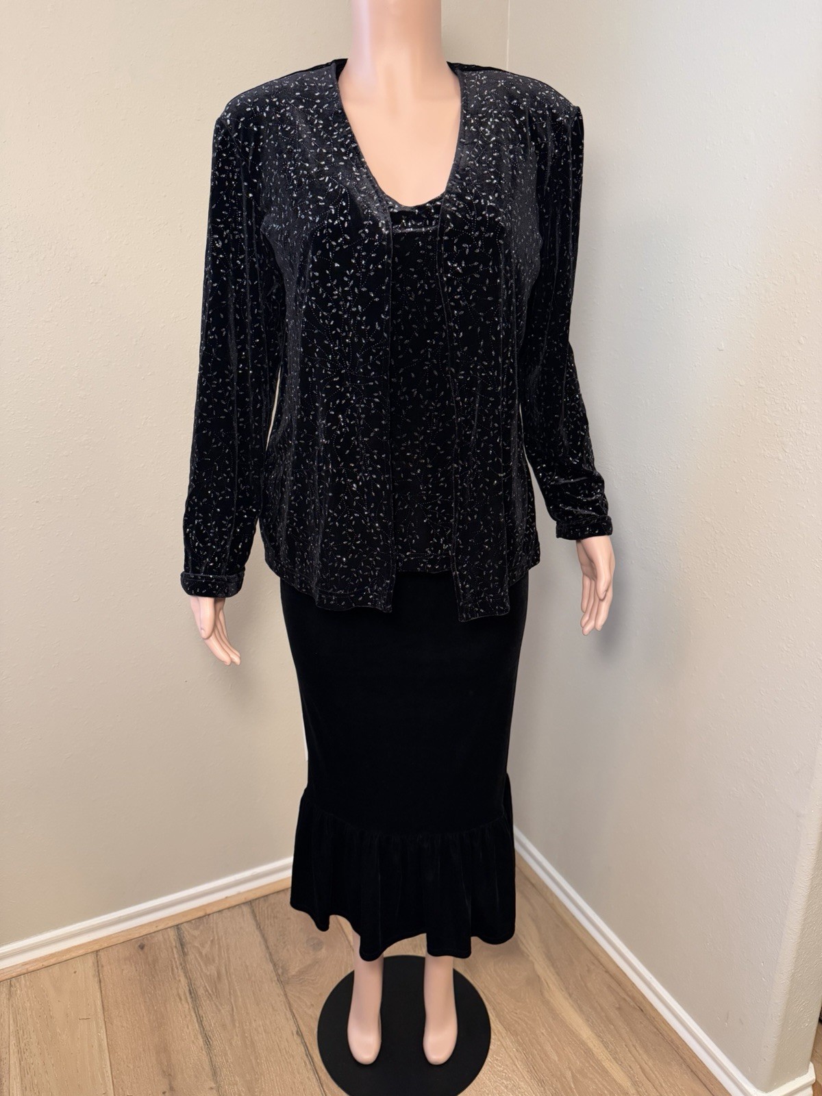 Ronni Nicole 2pc Velvet Outfit Set Jacket & V-Neck Top Black/Silver L