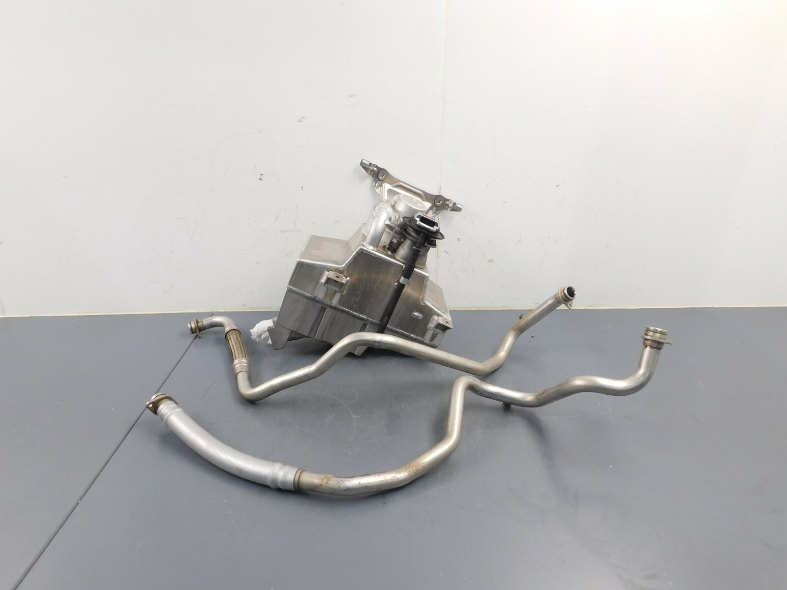 2017 18 19 20  Audi R8 V10 Oil Sump Reservoir Tank / Cap / Hoses #1279 Q2