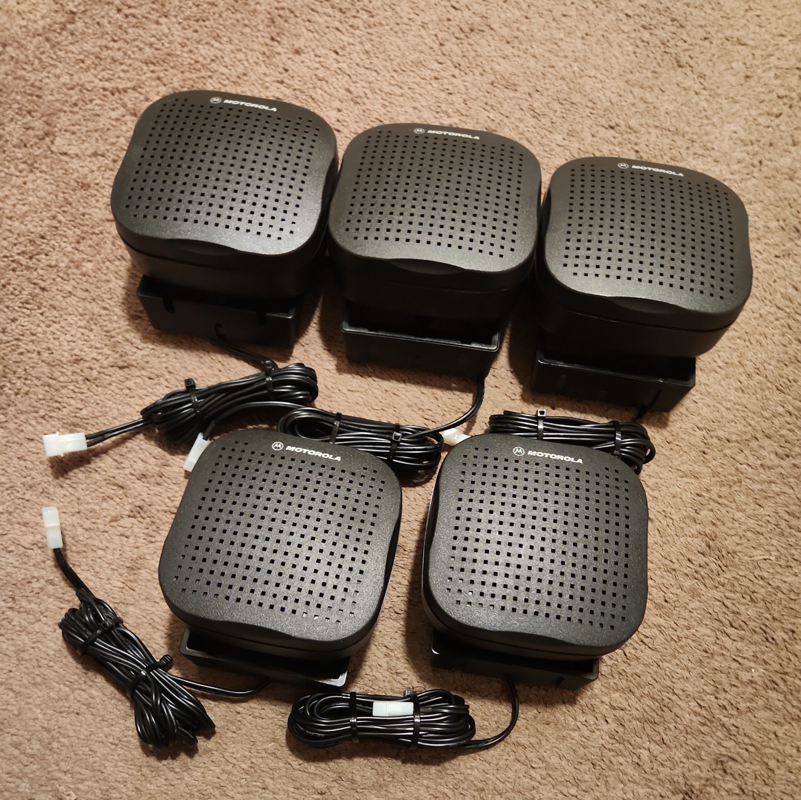 Lot of 5 Motorola HSN4040A external speakers with brackets and thumbscrews Lot of 5 Motorola HSN4040A external speakers with brackets and thumbscrews