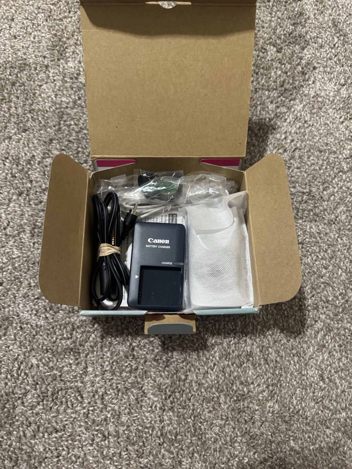 Canon PowerShot SD960 IS Digital ELPH 12.1MP Camera Charger Box MINTY Canon PowerShot SD960 IS Digital ELPH 12.1MP Camera Charger Box MINTY