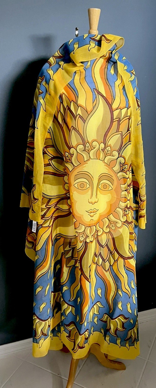 Signed Hermes Paris Resort Vibrant Celestial Sun Cotton Pareo (170 x 144cm) Signed Hermes Paris Resort Vibrant Celestial Sun Cotton Pareo (170 x 144cm)