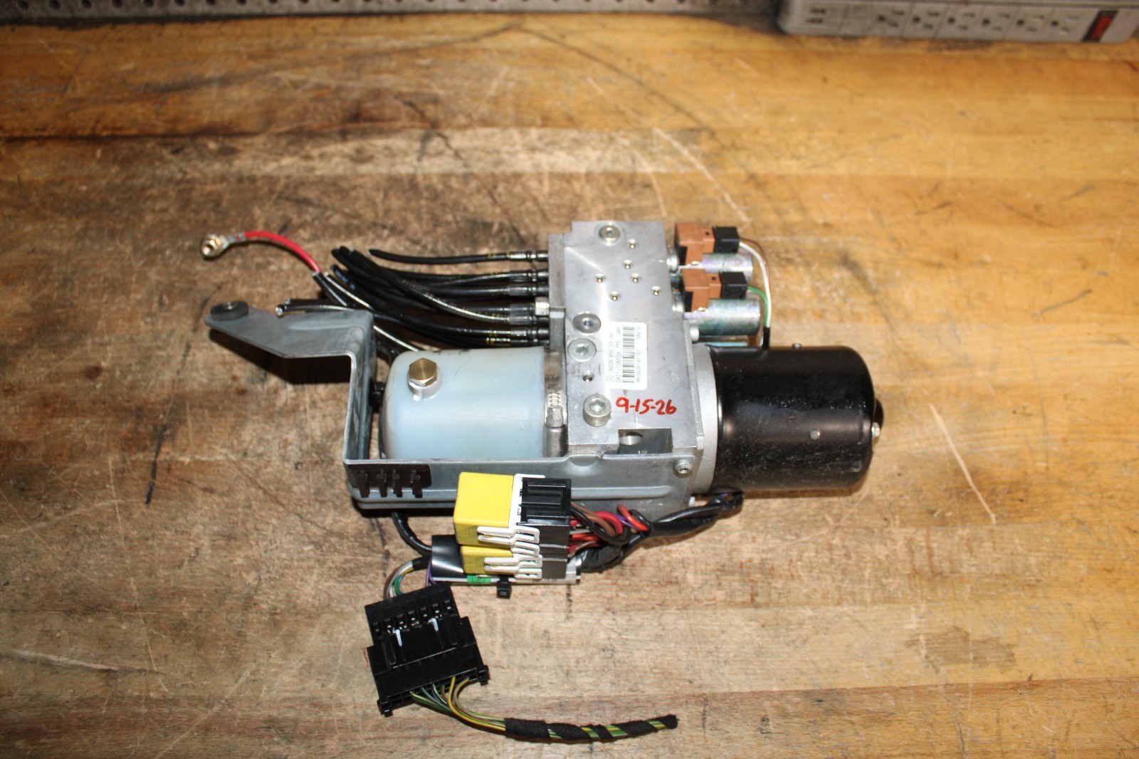 04-09 Mercedes W209 CLK550 CLK63 AMG Convertible Roof Top Pump Motor OEM 04-09 Mercedes W209 CLK550 CLK63 AMG Convertible Roof Top Pump Motor OEM
