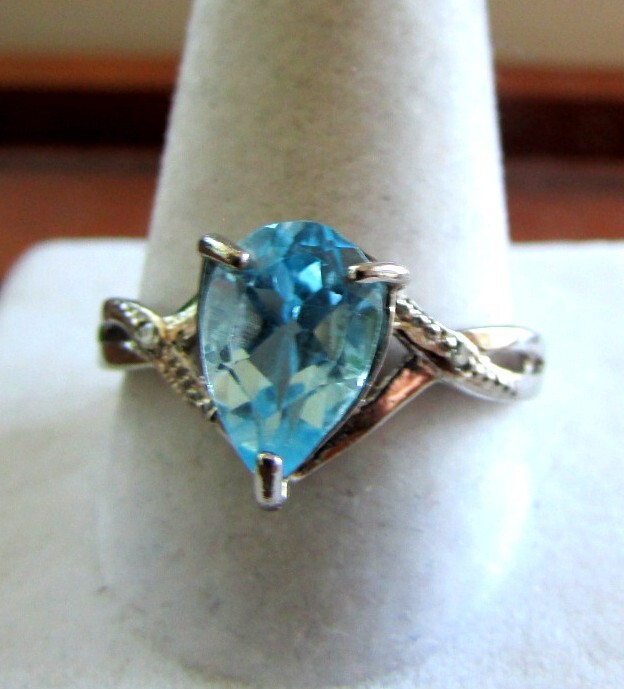 1.52 cwt Genuine Sky Blue Topaz & Diamond Size 7 1/4 Ring in 925 Sterling Silver