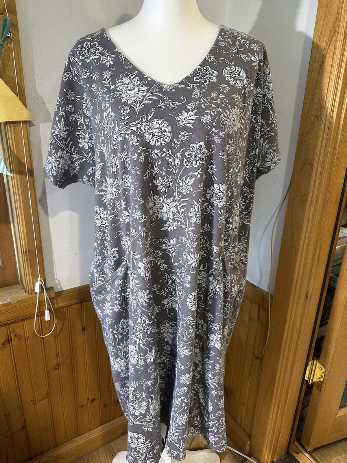 J Jill Pure Jill Easy Knit Two-Pocket Dress Gray Floral Print S/S Women’s 2x J Jill Pure Jill Easy Knit Two-Pocket Dress Gray Floral Print S/S Women’s 2x
