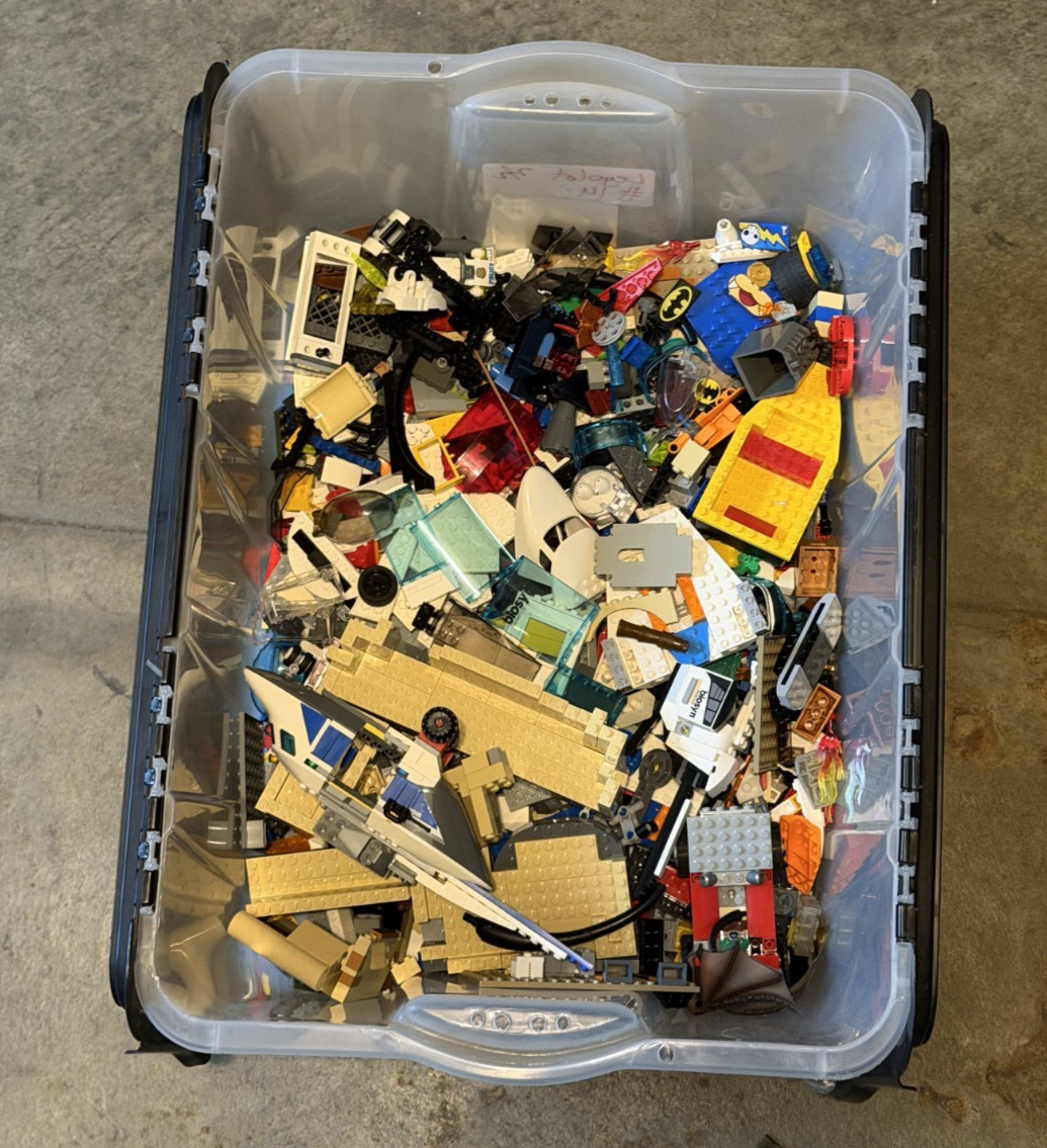 Lego Lot 16 Pounds Random Mixed Pieces Vintage Modern DC Star Wars Bulk lot 2/3 Lego Lot 16 Pounds Random Mixed Pieces Vintage Modern DC Star Wars Bulk lot 2/3