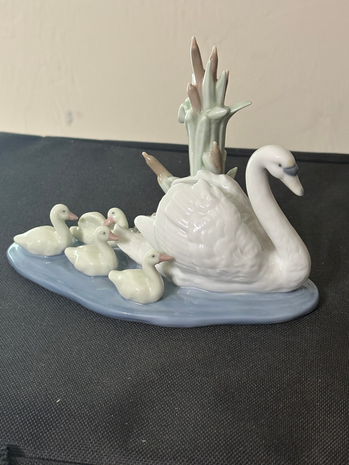 Lladro Follow Me Swans Swimming Mom Babies Figurine 5722 retired 1990 mint VTg Lladro Follow Me Swans Swimming Mom Babies Figurine 5722 retired 1990 mint VTg