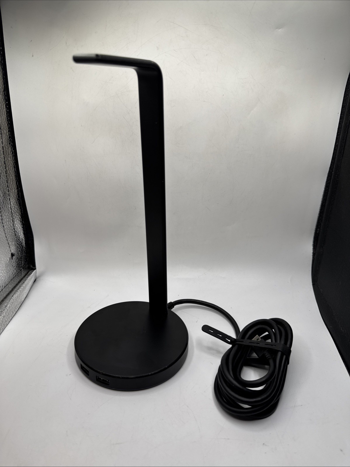 Razer Base Station V2 Chroma RGB Headphone Stand With USB Hub RC21-0151 ~ Works Razer Base Station V2 Chroma RGB Headphone Stand With USB Hub RC21-0151 ~ Works