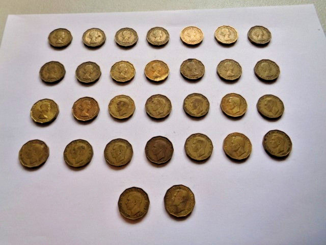 Joblot of Queen Elizabeth II & King George VI THREEPENCE x22 c1937-1967 Used