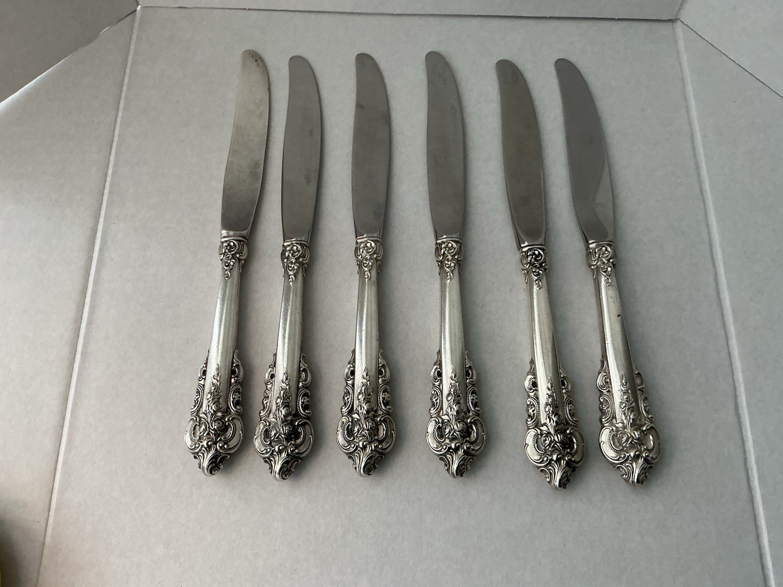 Vintage Wallace Sterling Silver Set of 2 Dinner Knives 8 7/8” Grand Baroque Vintage Wallace Sterling Silver Set of 2 Dinner Knives 8 7/8” Grand Baroque