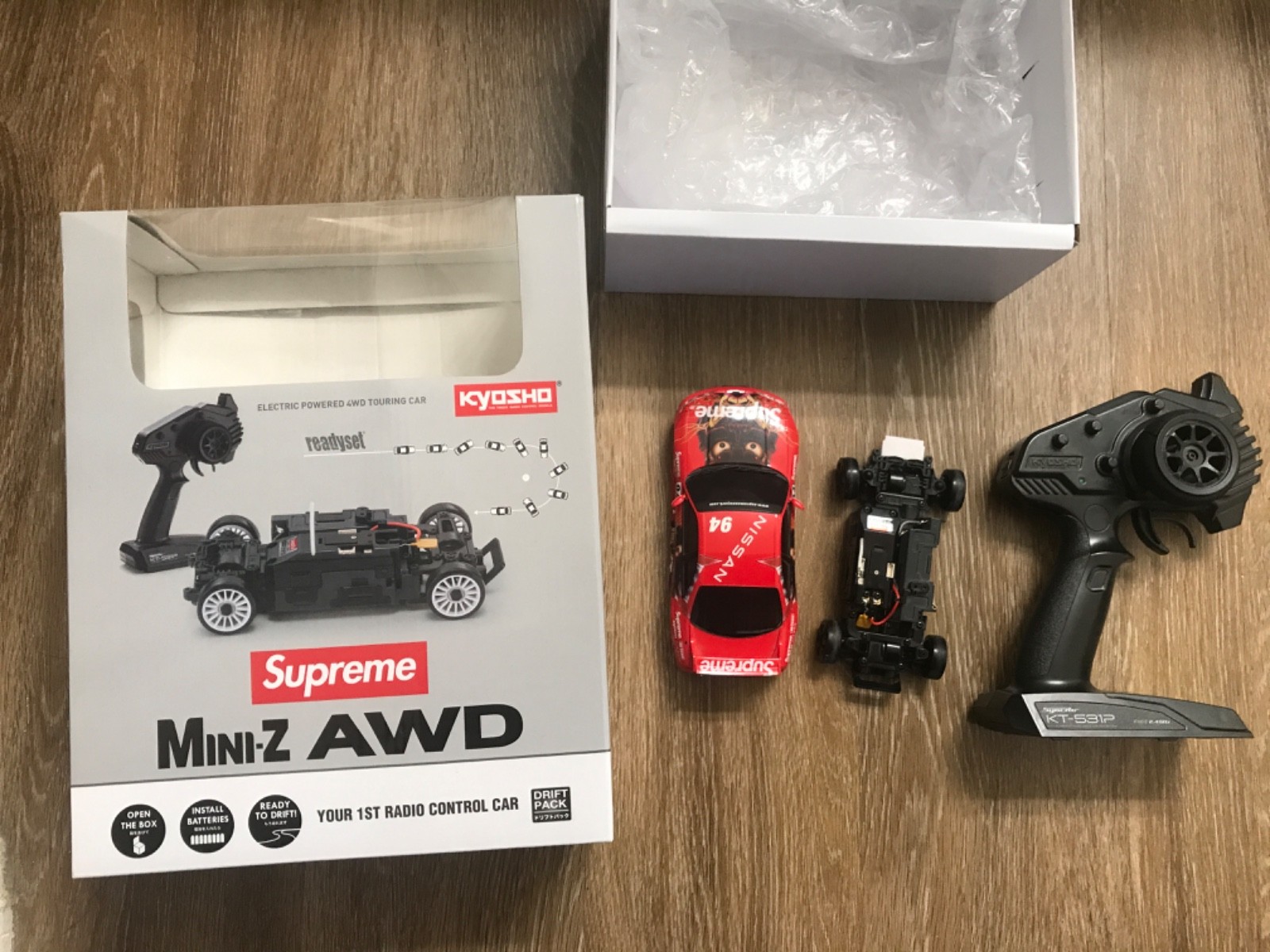 Kyosho Mini-Z AWD MA-020 Supreme Nissan Replica 1:27 Electric RTR Red
