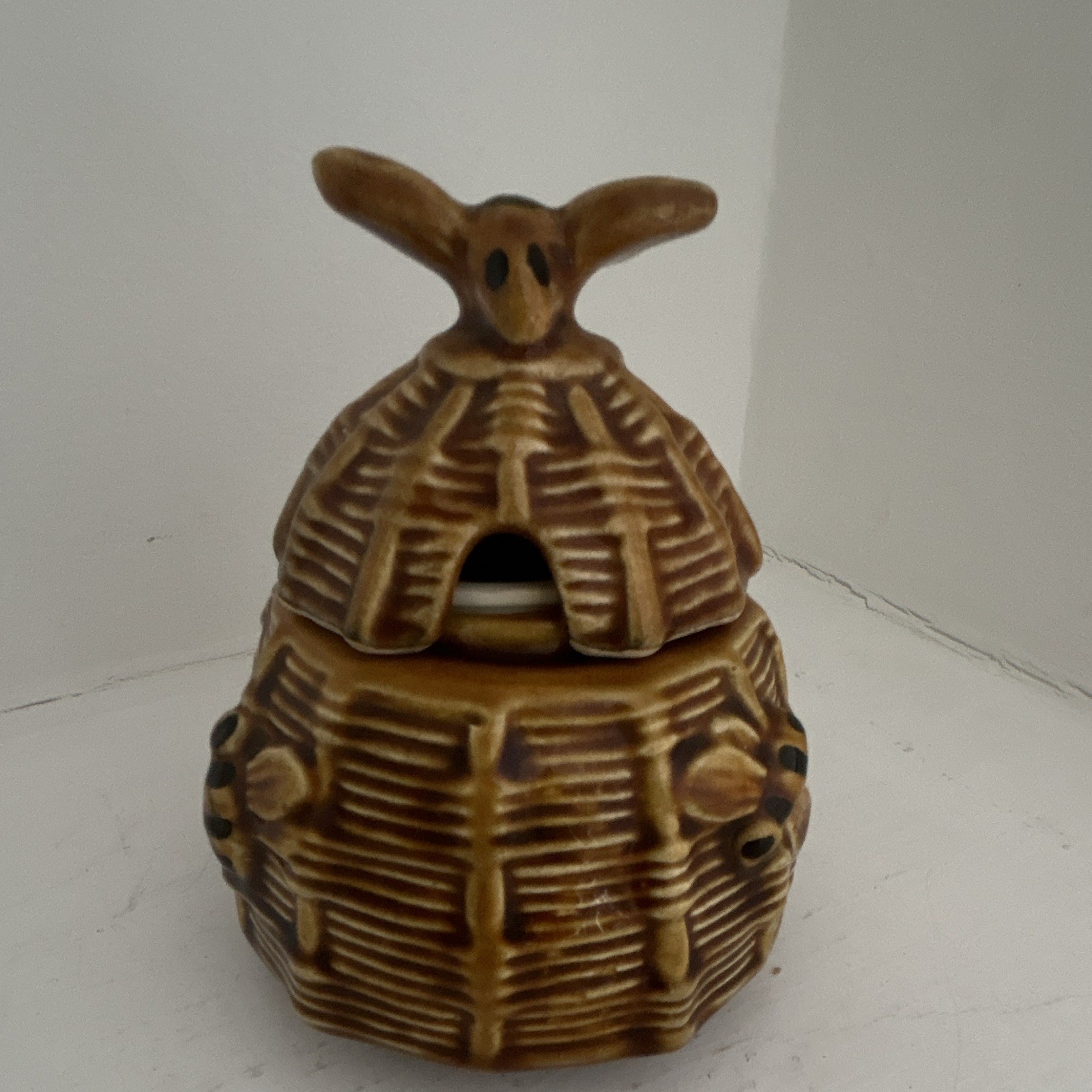 vintage ceramic beehive honey pot. Wilson & Purdy of Torquay, Devon.