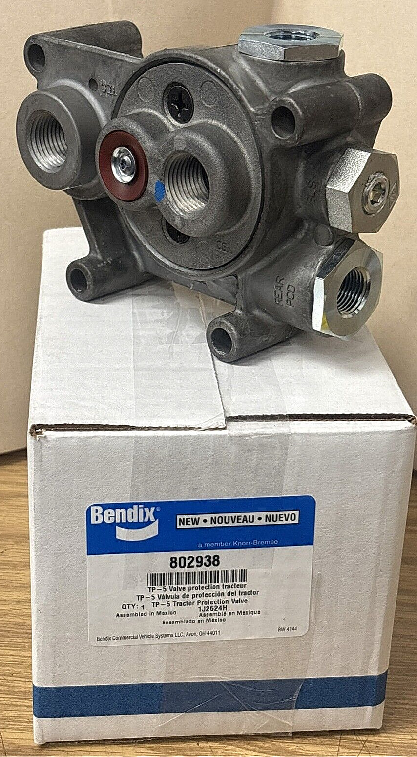 ~NEW GENUINE BENDIX TRACTOR PROTECTION VALVE TP-5 ~ 802938BXW