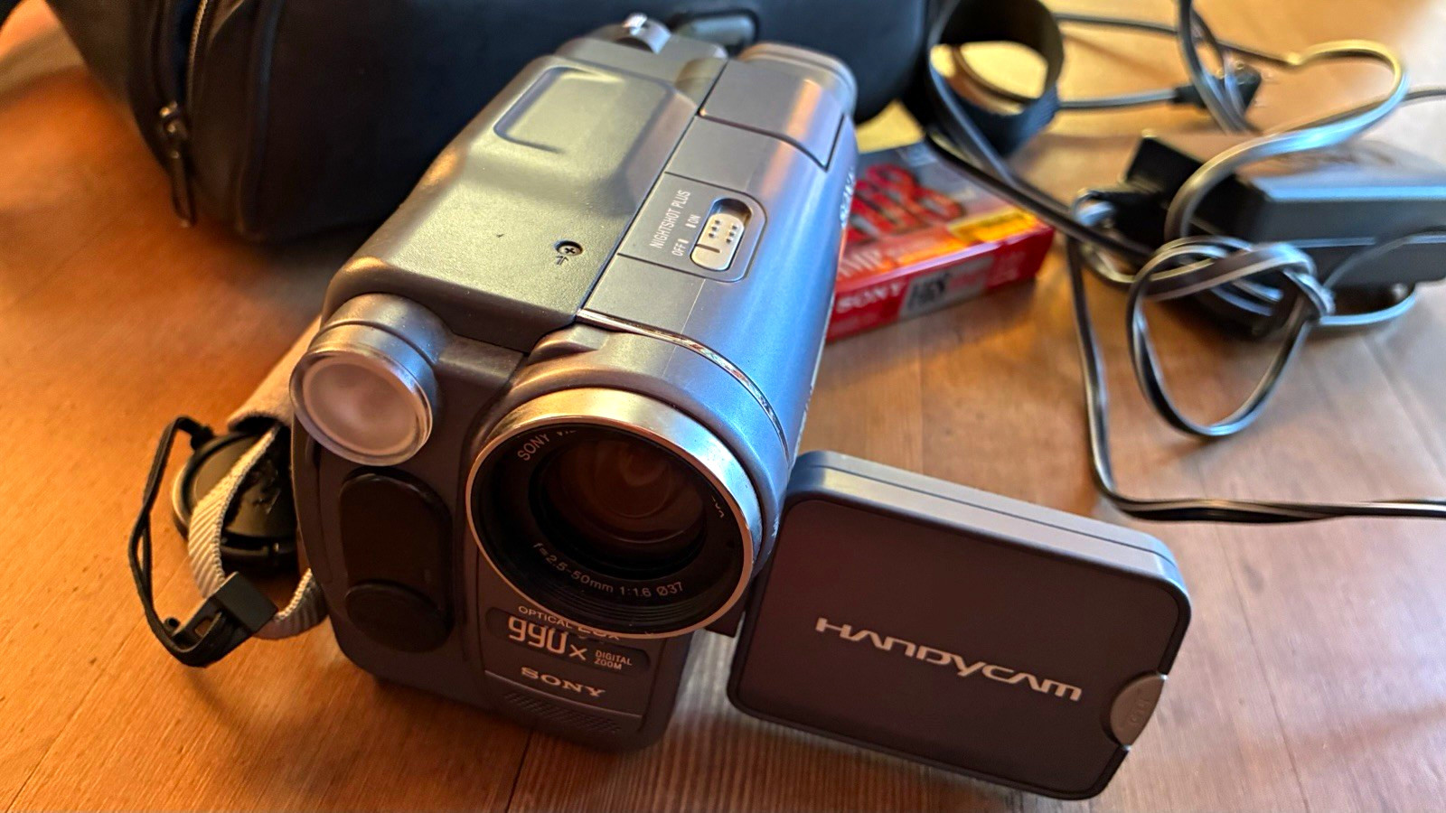 Sony Handycam CCD-TRV328 Hi8 20x/990x 2.5