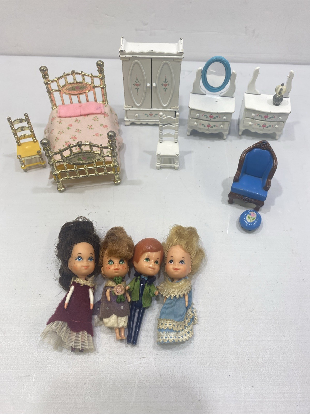 1980s Mattel The Littles Dollhouse “DOLLS & FURNITURE”