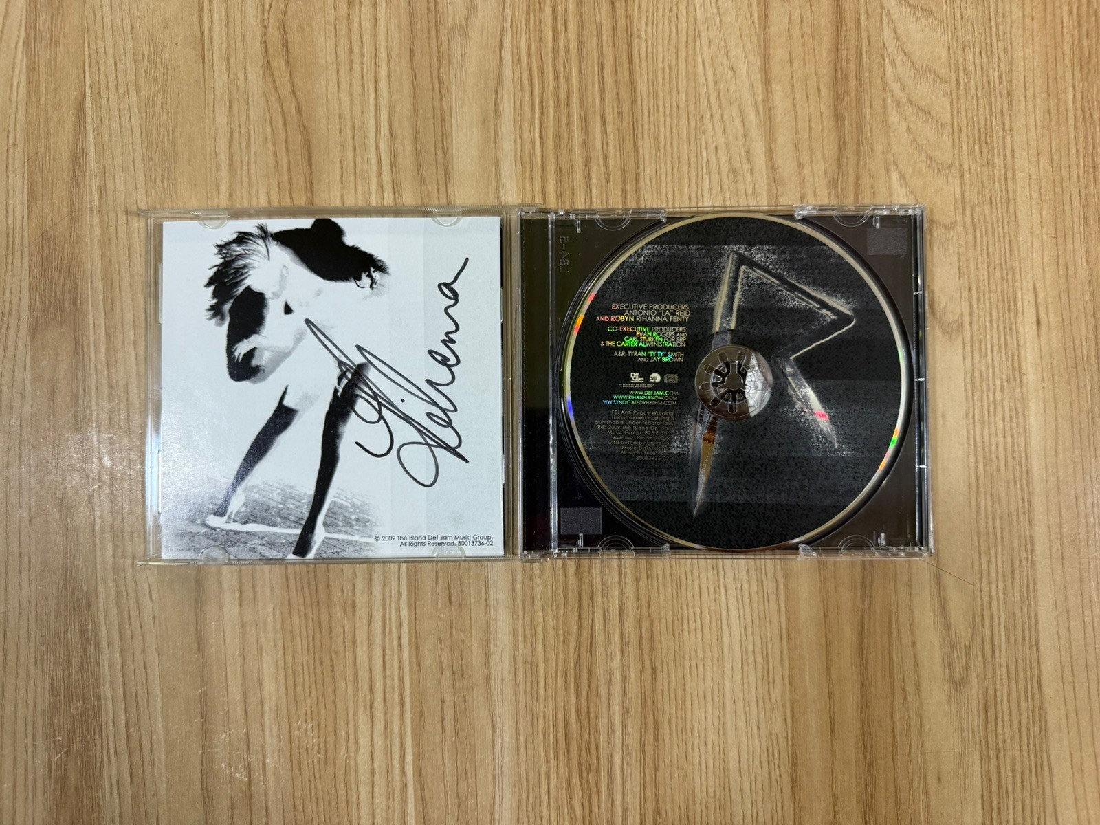 Rihanna Signed Autographed Rated R CD Booklet READ DESC Rihanna Signed Autographed Rated R CD Booklet READ DESC