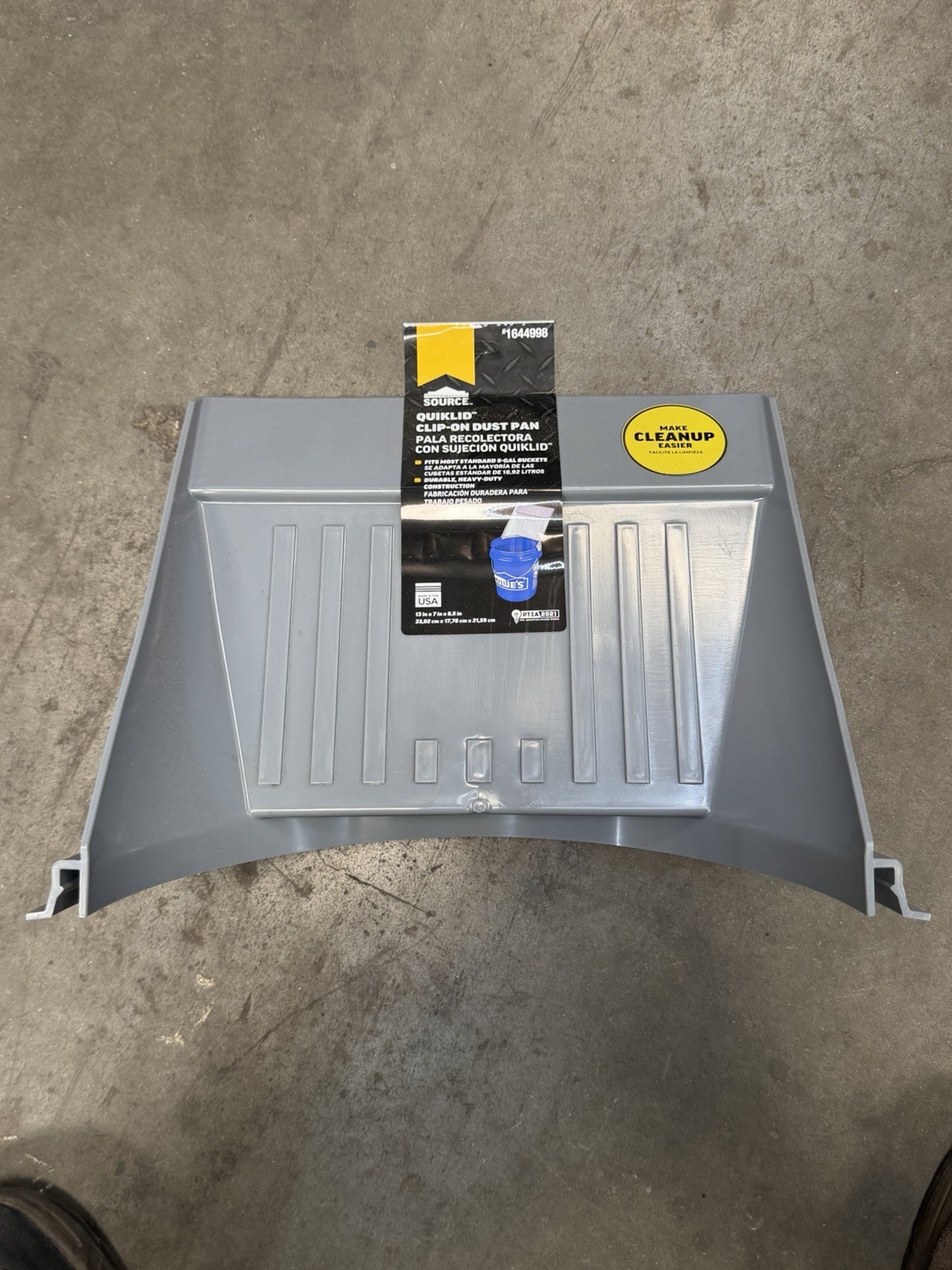 Project Source QuikLid ClipOn Dust Pan 5 Gallon Bucket Multi-Purpose Project Source QuikLid ClipOn Dust Pan 5 Gallon Bucket Multi-Purpose